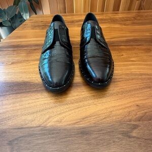 Women’s dark ox blood Crocodile Pattern Freda Salvador loafers. Never worn.